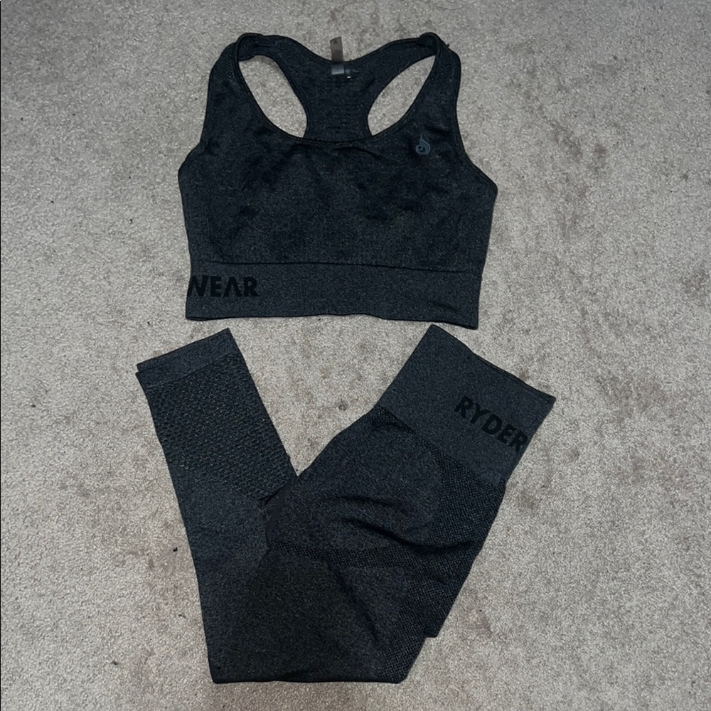 Ryderwear Black Sports Bra and Leggings Set